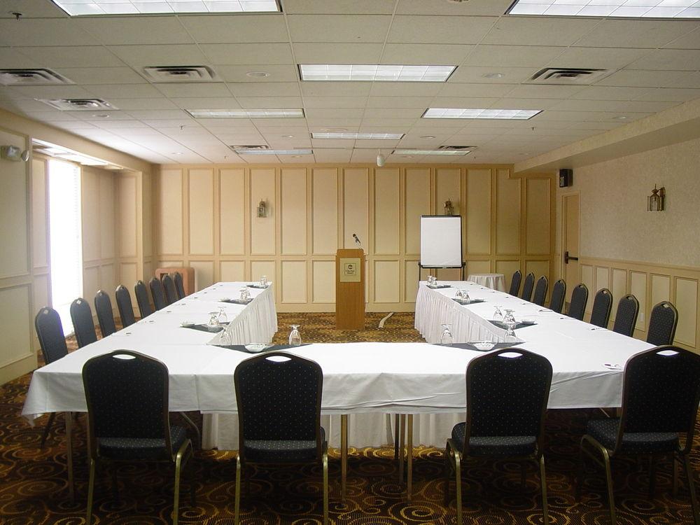 Clarion Hotel & Conference Center コロラドスプリングス エクステリア 写真