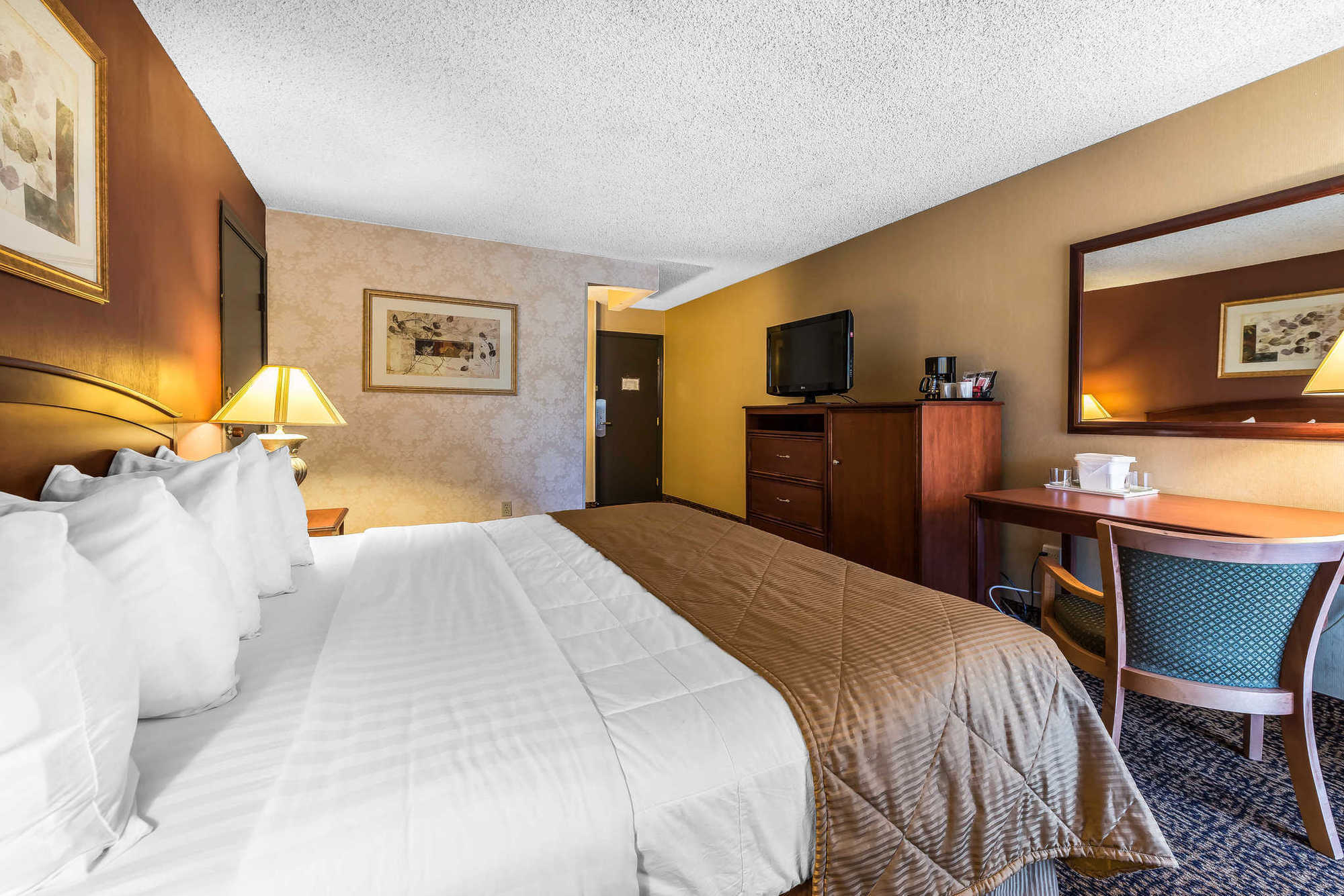 Clarion Hotel & Conference Center コロラドスプリングス 部屋 写真