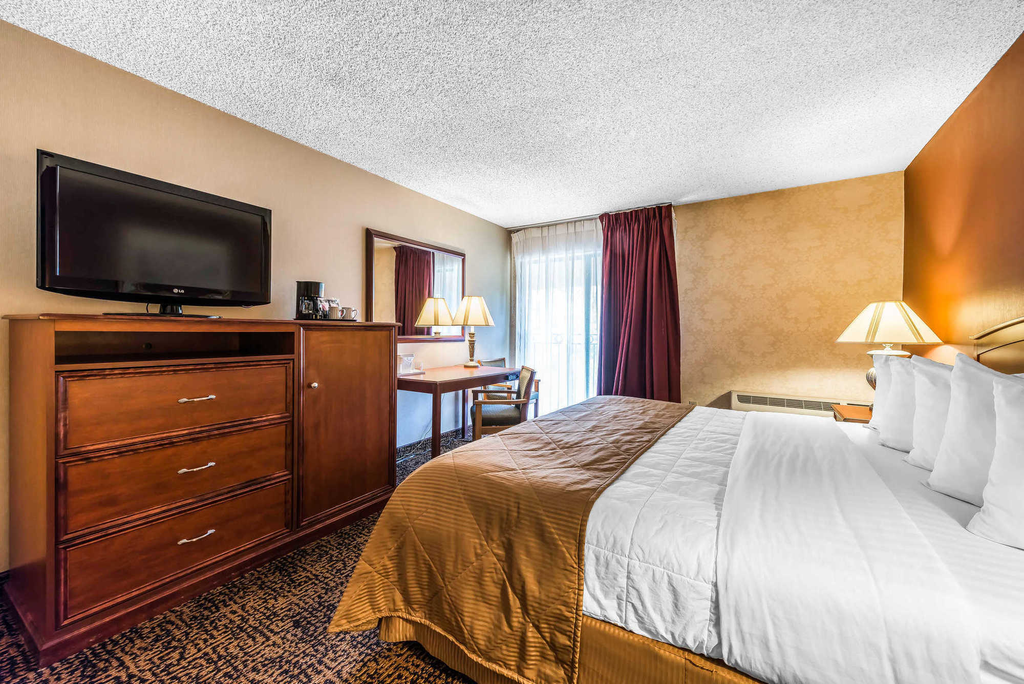 Clarion Hotel & Conference Center コロラドスプリングス 部屋 写真