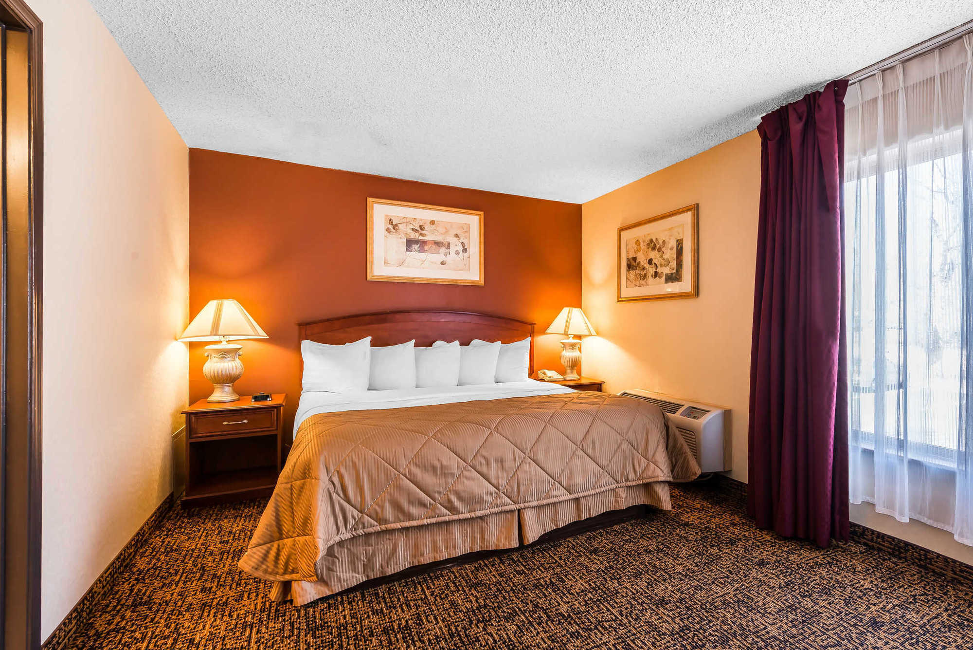 Clarion Hotel & Conference Center コロラドスプリングス 部屋 写真